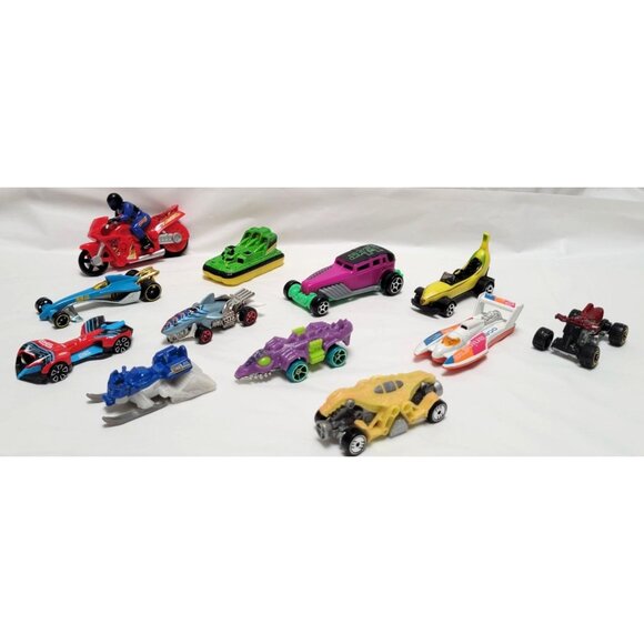 Lot of 12 Die Cast Plastic Specialty Vehicles Hot Wheels Matchbox - Picture 1 of 6